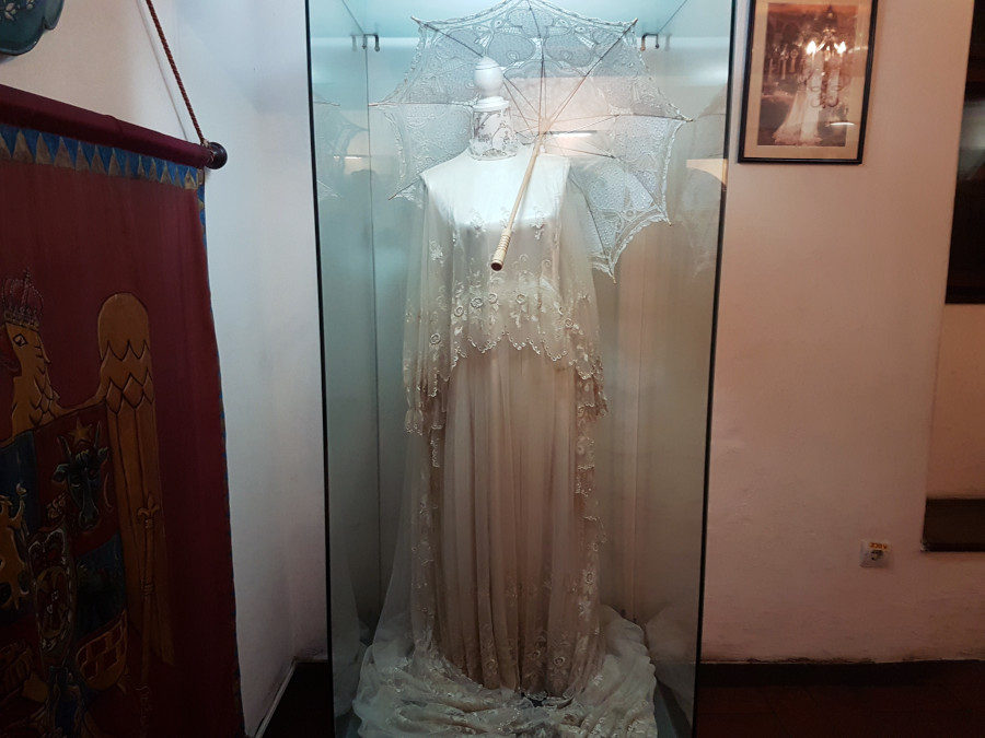 Queen Marie of Romania's white dress