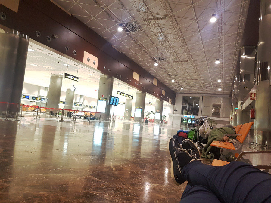 Selfie of legs on the airport in Tenerife - missing a bus and waiting there was one of my biggest travel planning mistakes