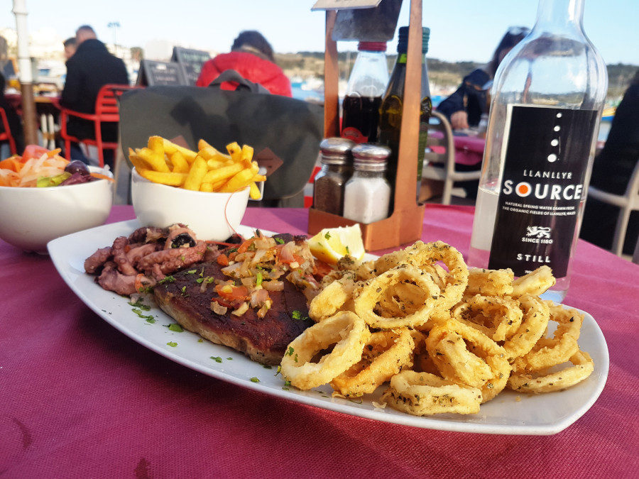 The tuna steak in Marsaxlokk - what to eat in Malta in winter?