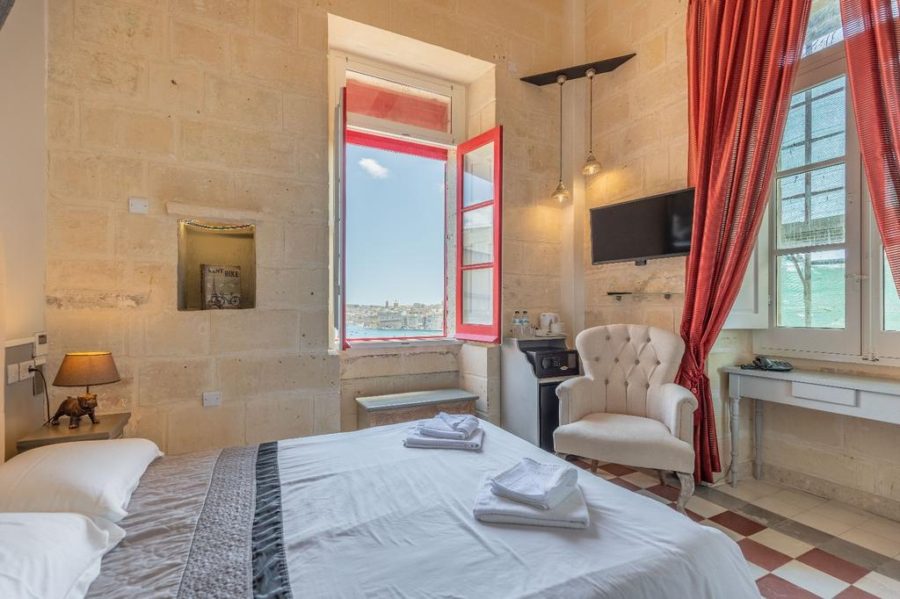 The bedroom in Luciano Al Port Boutique Hotel in Valletta