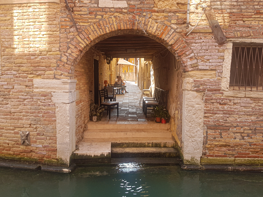 Venice 2 days: a street ending up in the canal