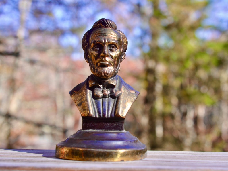 Abraham Lincoln desk figurine