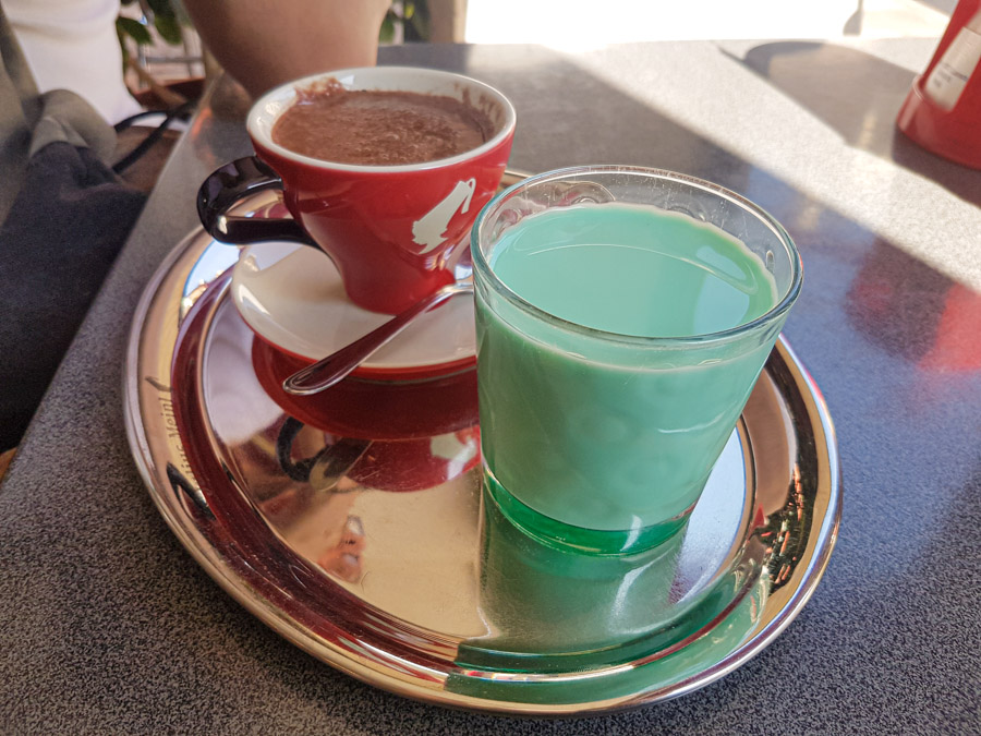 Latte-e-menta: Italian summerdrink: mint milk; and hot chocolate