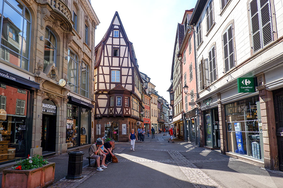 Wandering the cute narrow streets i one of the best things to do in Colmar, France